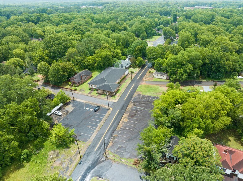 More Photos Of 1401 S Fant St, Anderson Funeral Home For Sale