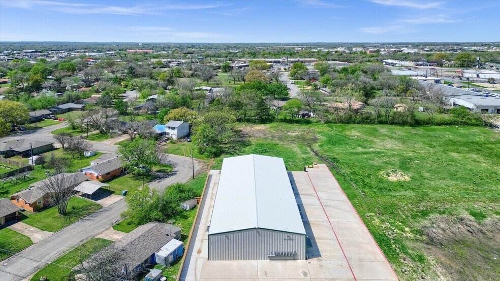 More Photos Of 2410 N Frisco Rd, Sherman Flex For Sale