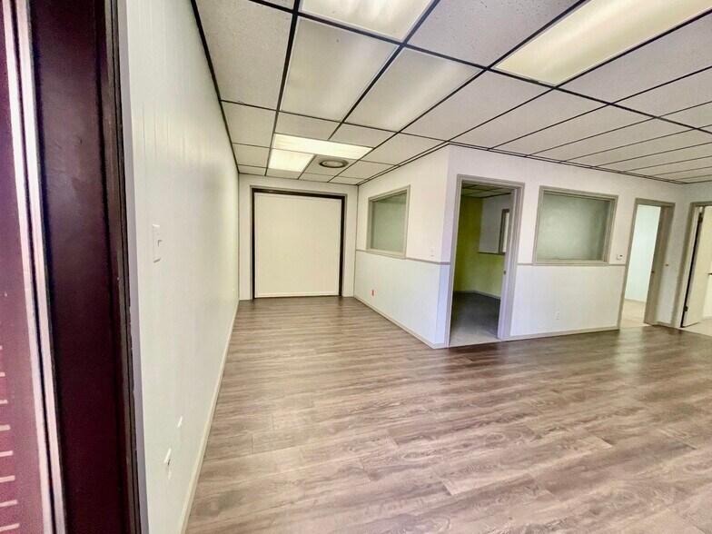 Primary Photo Of 317 W Cherokee Ave, Enid Flex For Lease