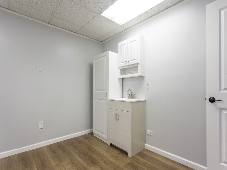 More Photos Of 5 Doctors Park, Asheville Medical For Lease