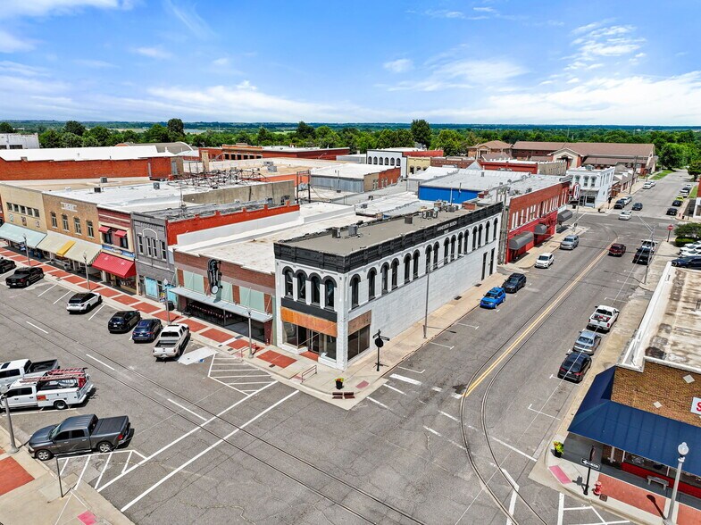 More Photos Of 121 S Bickford Ave, El Reno Storefront For Lease
