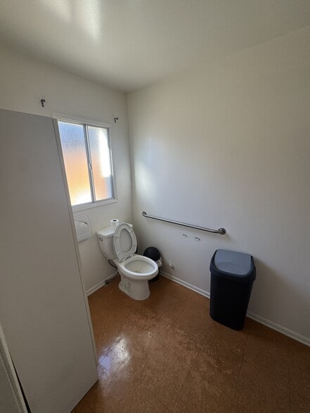 More Photos Of 2905 N Sepulveda Blvd, Manhattan Beach Storefront For Lease