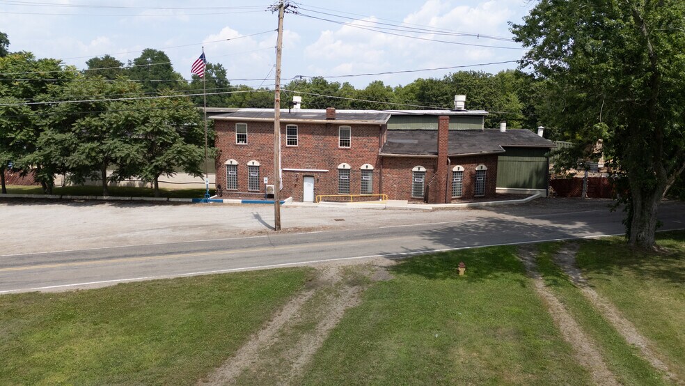 More Photos Of 816 N Milan St, Canal Fulton Warehouse For Sale