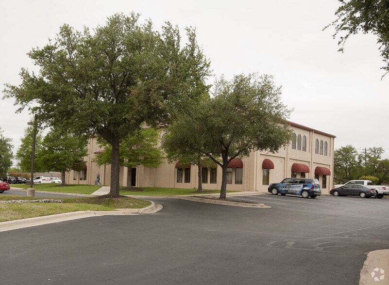 More Photos Of 12208 N MoPac Expy, Austin Bank For Lease