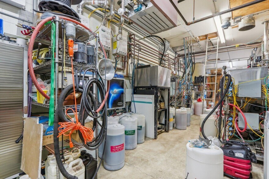 More Photos Of 14967 W National Ave, New Berlin Carwash For Sale