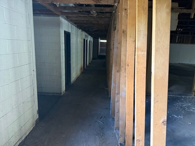 More Photos Of 3402 Richfield Rd, Flint Freestanding For Lease