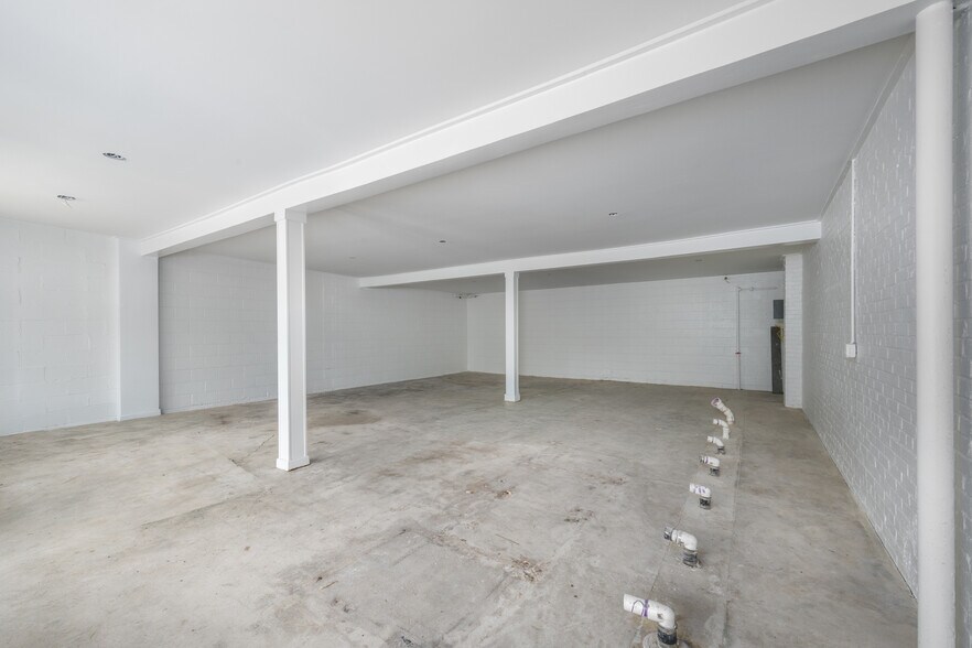 More Photos Of 121 Thompson St, Pittsboro Freestanding For Lease