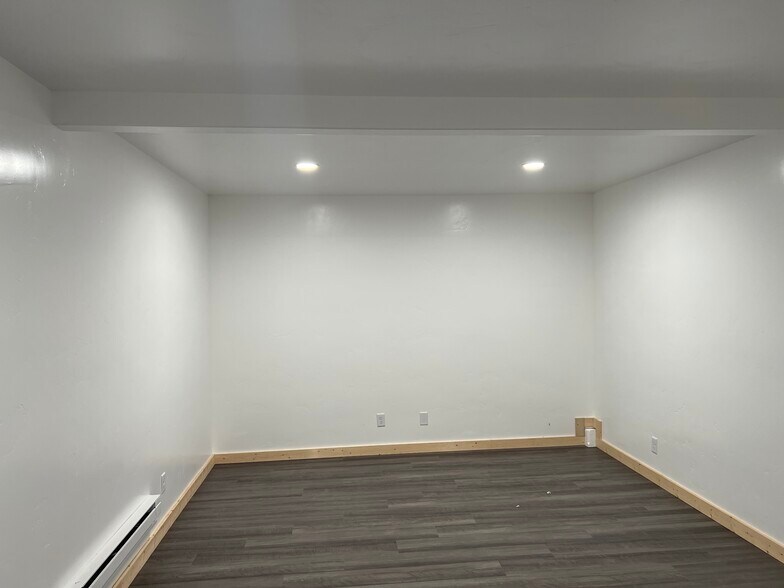 More Photos Of 3990 Broadway St, Eureka Showroom For Sale