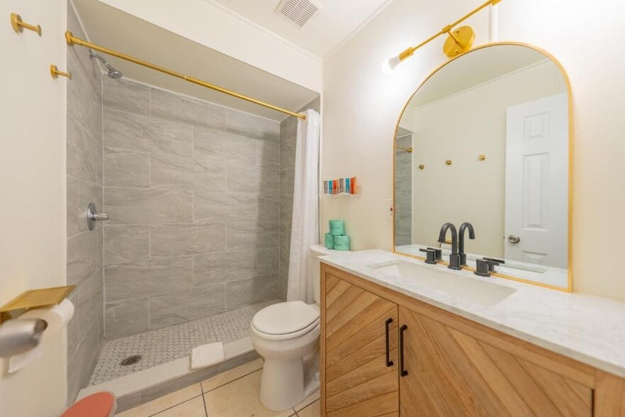 More Photos Of 648 Poinsettia Ave, Clearwater Beach Hotel For Sale