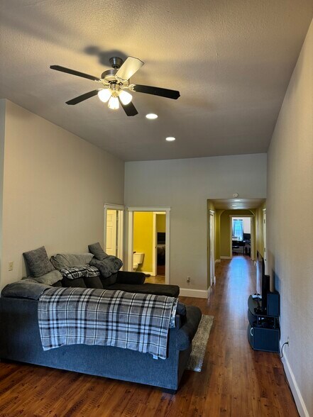 More Photos Of 134 E Market St, Colchester Restaurant For Sale