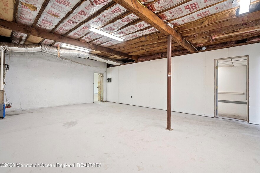 More Photos Of 27 Boud Avenue, Farmingdale Warehouse For Lease