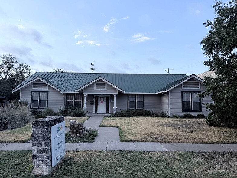 Primary Photo Of 303 E Main St, Round Rock Medical For Lease