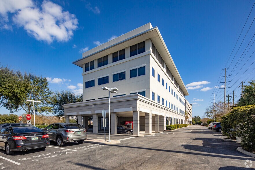 More Photos Of 4488 W Boy Scout Blvd, Tampa Office For Lease