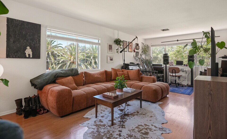More Photos Of 2142 Baxter St, Los Angeles Apartments For Sale
