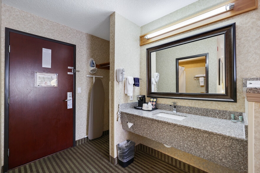 More Photos Of 1818 Basin St SW, Ephrata Hotel For Sale