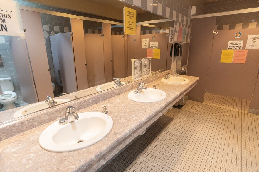 More Photos Of 401 Lesher Dr, Merced Office Residential For Lease