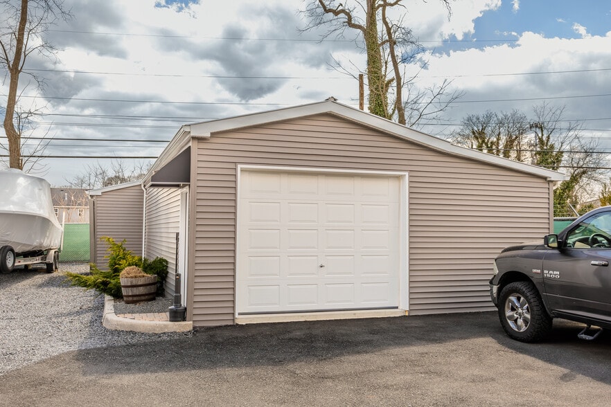 More Photos Of 296 N Main St, Sayville Industrial For Sale