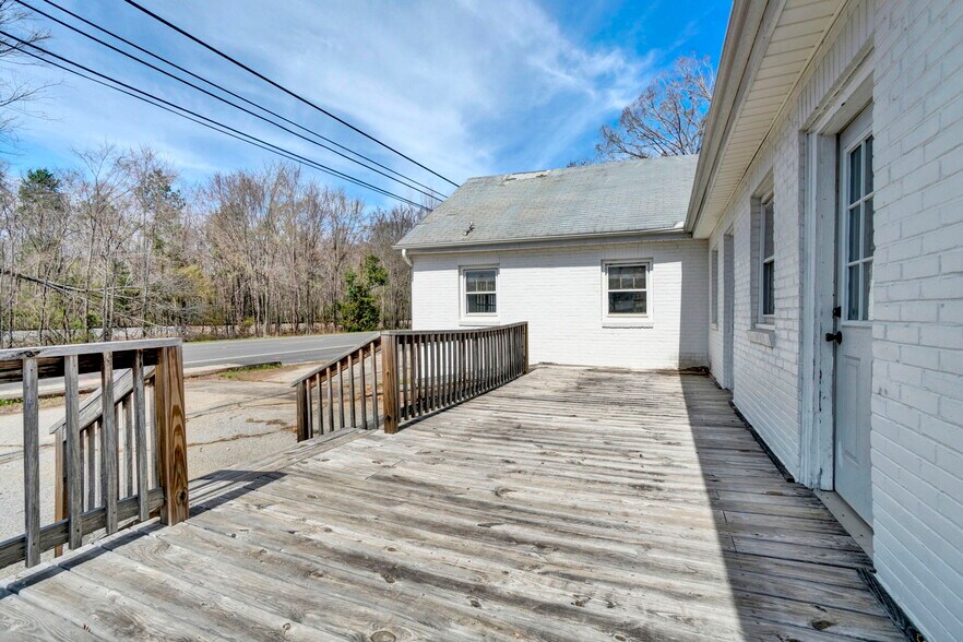 More Photos Of 12117 Highway 221, Woodruff Office For Sale