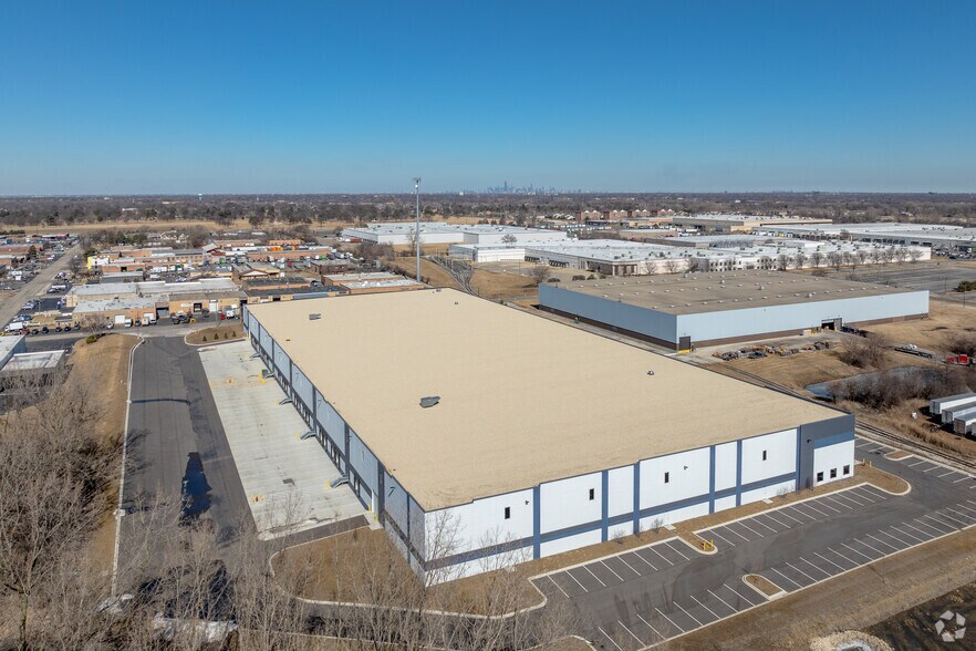 More Photos Of 5825 W 118th St, Alsip Distribution For Lease