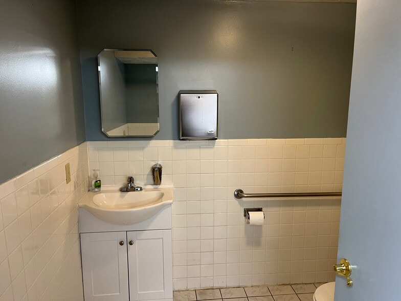 More Photos Of 13155 Greensboro Rd, Greensboro Office Residential For Sale