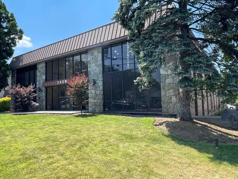 More Photos Of 240 W Passaic St, Maywood Medical For Lease