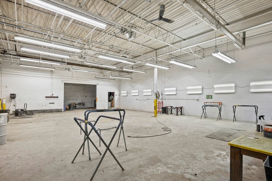 More Photos Of 2727 S Beech Daly Rd, Dearborn Heights Warehouse For Sale