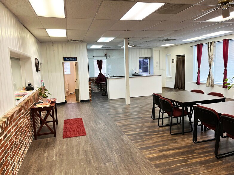 More Photos Of 421 W 7th St, New Castle Warehouse For Sale