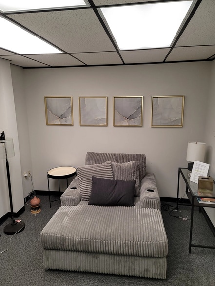 More Photos Of 120 Commerce Cir, Fayetteville Office For Sale