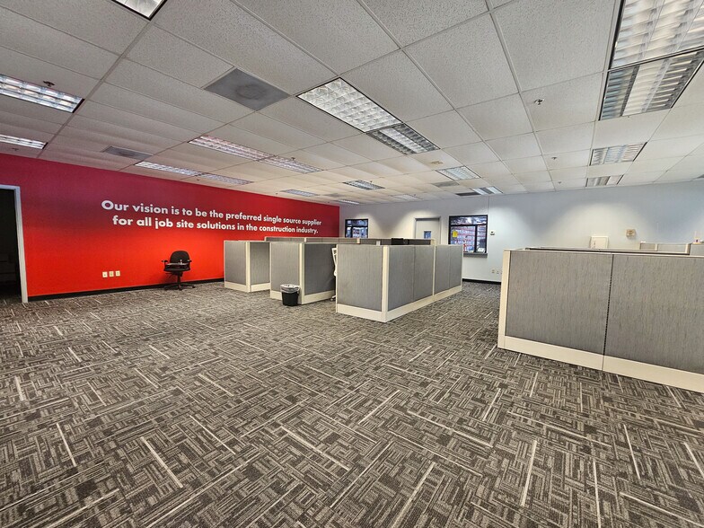 More Photos Of 144 Industrial Dr, Birmingham Flex For Lease