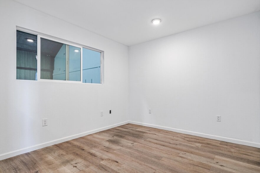 More Photos Of 141 Helman Ln, Cotati Warehouse For Lease