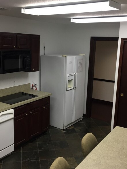 More Photos Of 7100 S Cooper St, Arlington Office For Lease