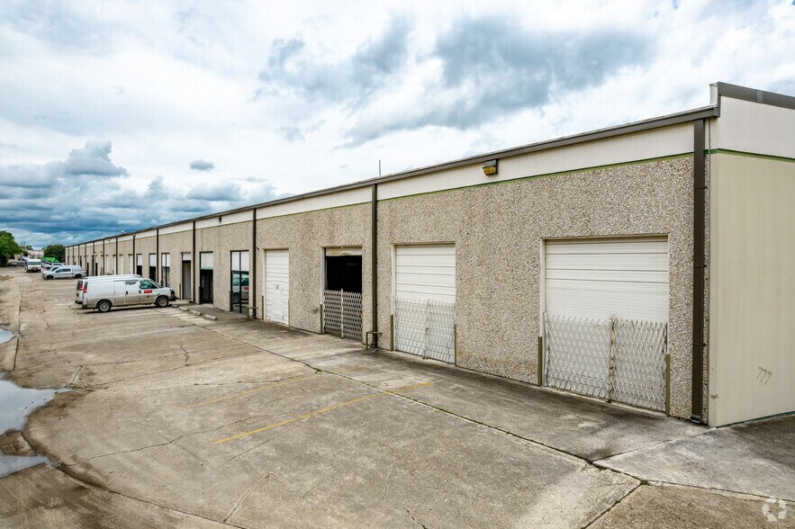 More Photos Of 10601-10732 Sentinel St, San Antonio Unknown For Lease