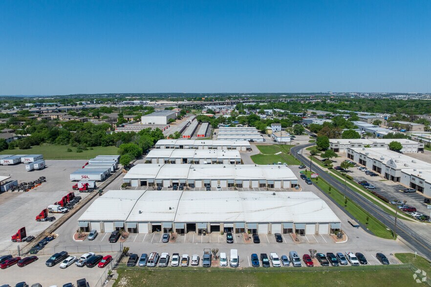 More Photos Of 501 W Powell Ln, Austin Warehouse For Lease