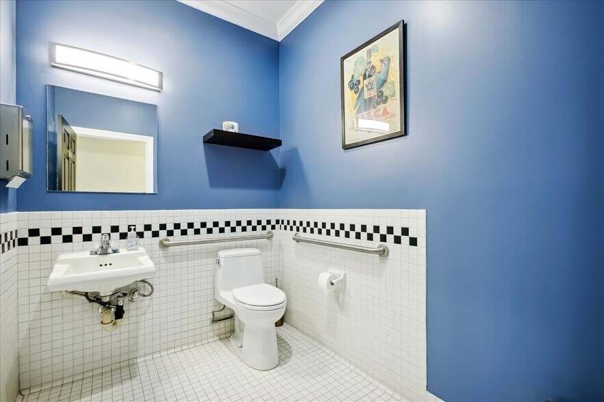 More Photos Of 5500-5506 Connecticut Ave NW, Washington Office For Lease