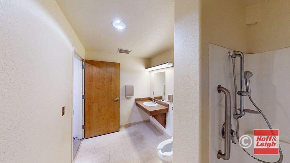 More Photos Of 4605 Town Center Dr, Colorado Springs Warehouse For Lease