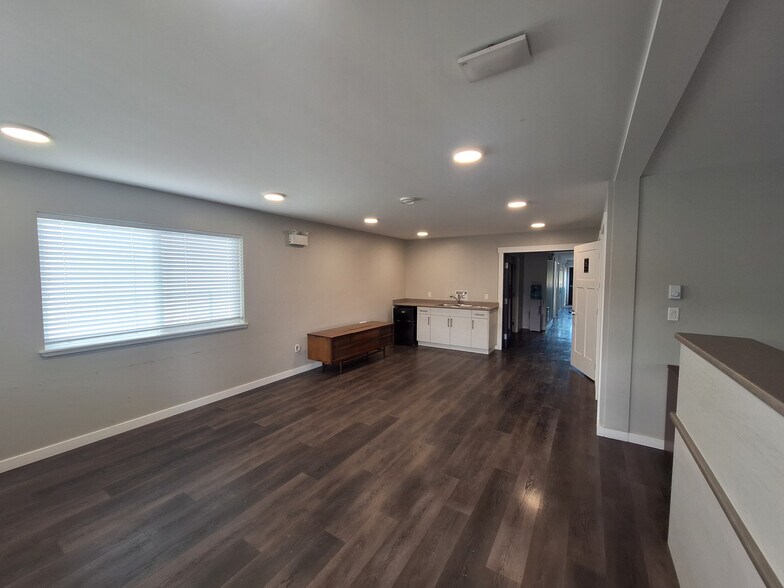 More Photos Of 3260 & 3260A Mustang Rd, Cassidy Warehouse For Lease