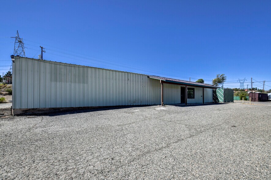 More Photos Of 10650 S Highway 69, Mayer Industrial For Lease