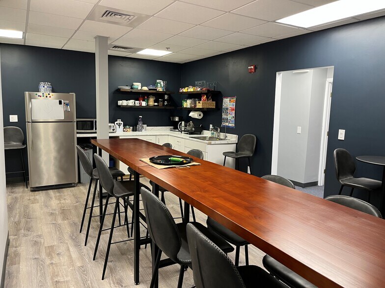 More Photos Of 200 Dexter Ave, Watertown Medical For Lease