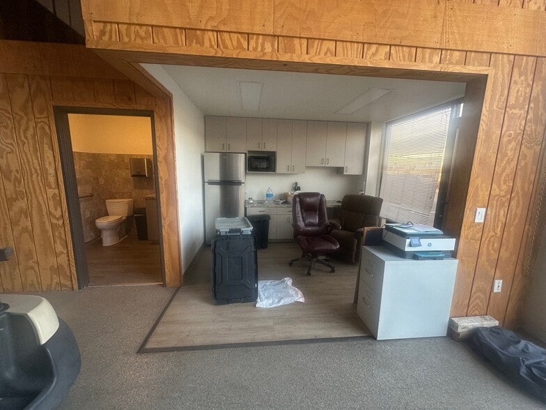 More Photos Of 150 N Wood Rd, Camarillo Warehouse For Sale