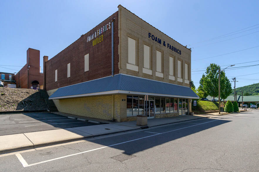 More Photos Of 34 N Logan St, Marion General Retail For Lease