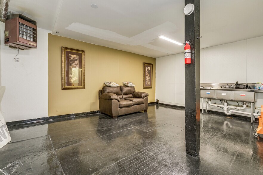 More Photos Of 1500 W Broadway Ave, Minneapolis Storefront Retail Residential For Sale