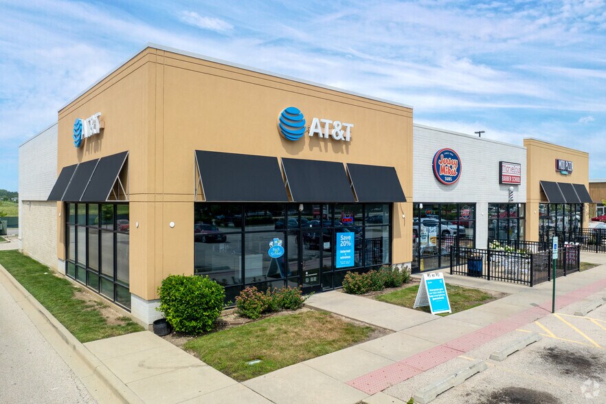 More Photos Of 970-988 S Waukegan Rd, Waukegan Freestanding For Lease
