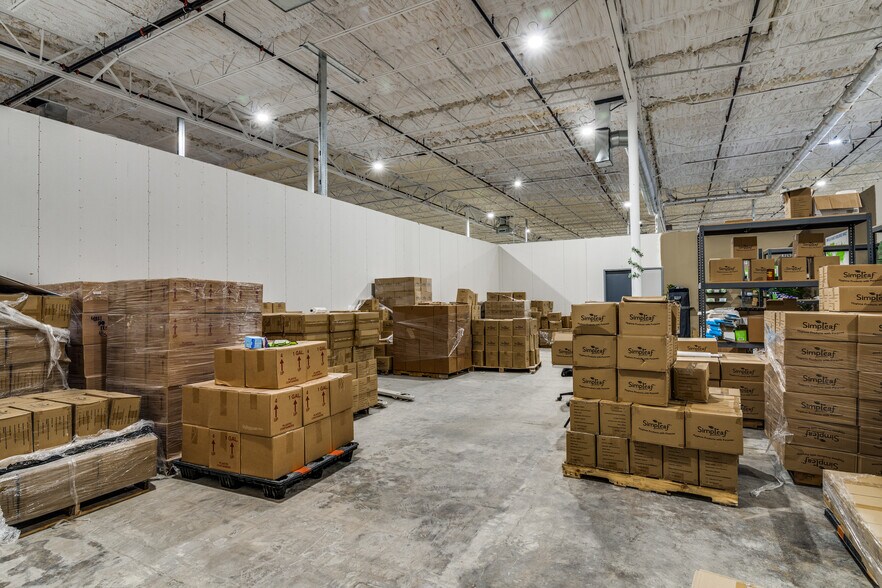 More Photos Of 2661 Midway Rd S, Carrollton Showroom For Lease