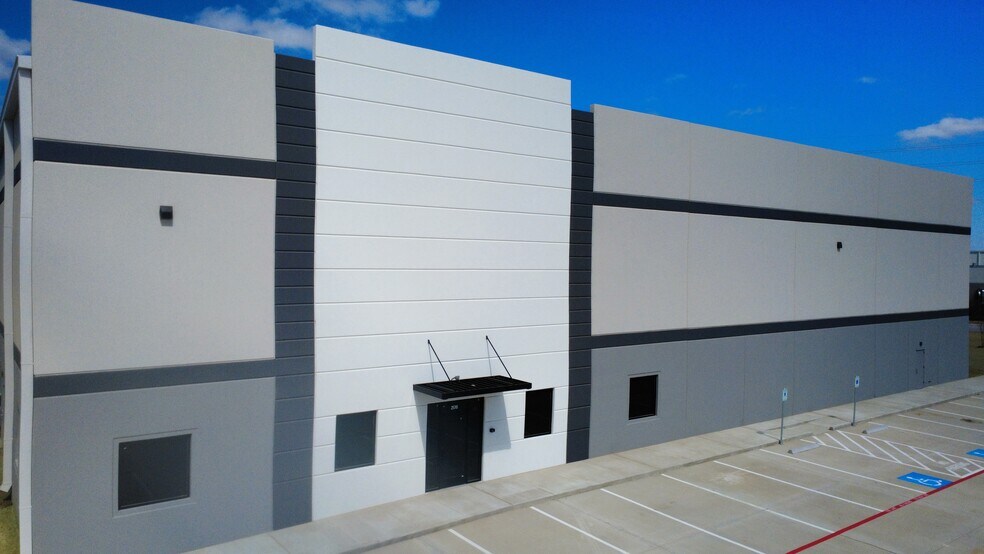 More Photos Of 2570 Discovery Hills Pky, Brookshire Distribution For Sale