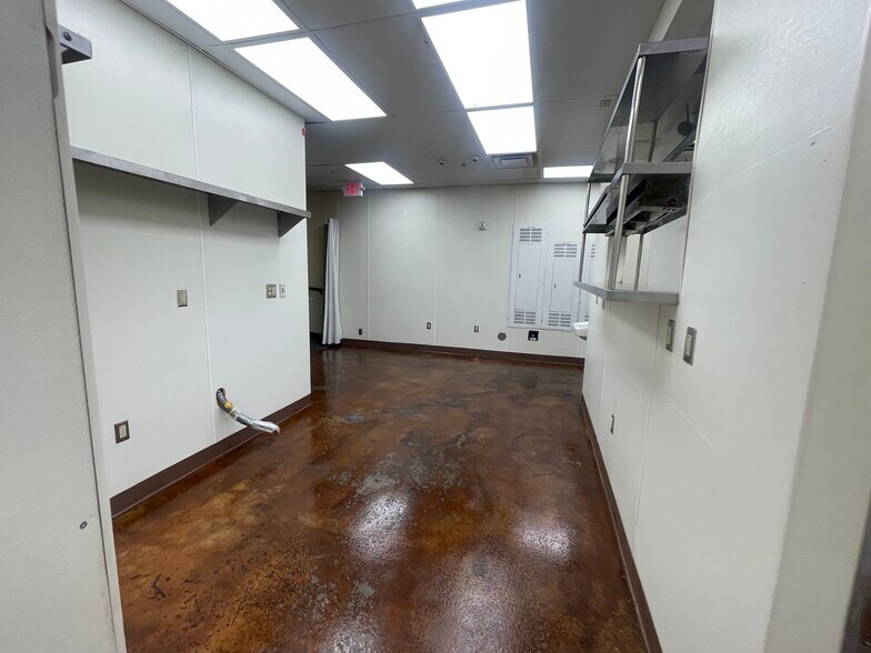 More Photos Of 2636 E 11th St, Tulsa Hotel For Lease