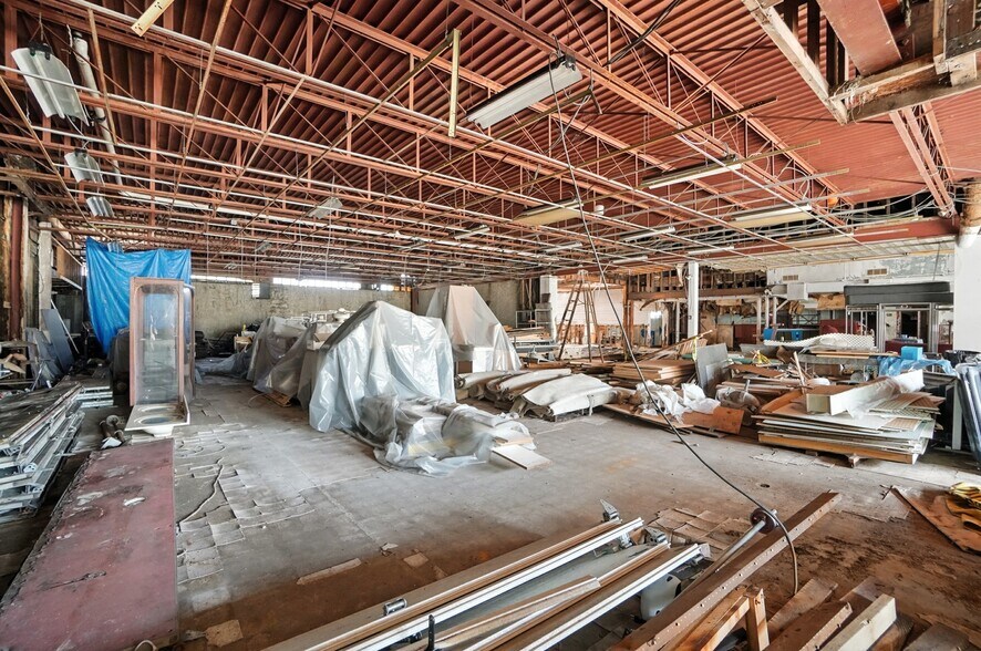 More Photos Of 6105-6117 Vine St, Cincinnati Storefront Retail Residential For Sale