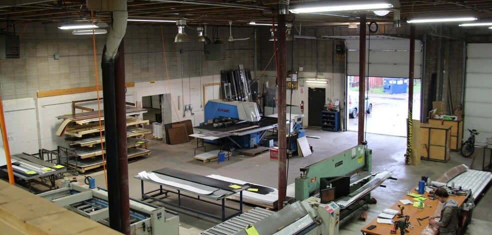 More Photos Of 12618 124 St NW, Edmonton Flex For Sale