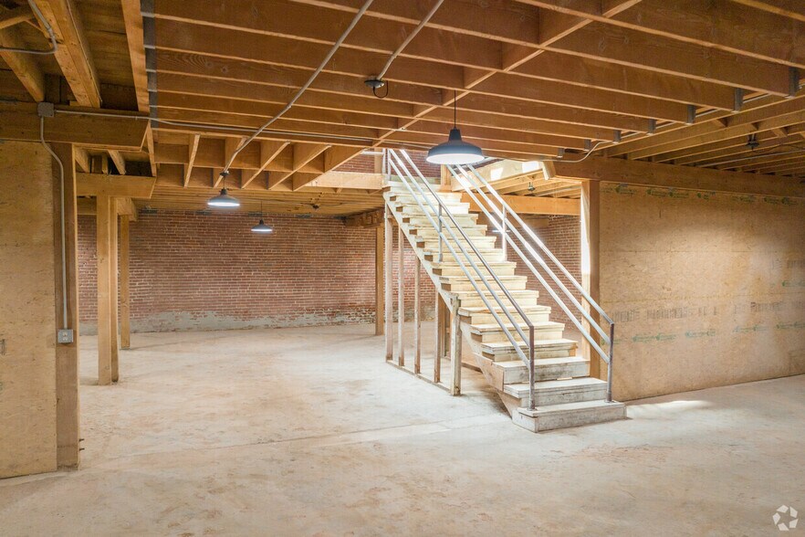 More Photos Of 1419 W 24th St, Los Angeles Warehouse For Sale