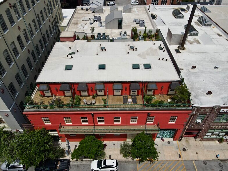 More Photos Of 747 Magazine St, New Orleans Office For Sale