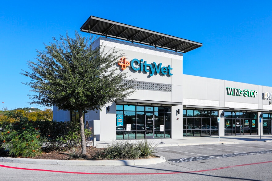 More Photos Of 23110 W I-10, San Antonio Storefront For Lease